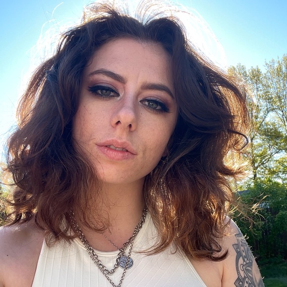 Meet your Posher, Jodie - Picture 1 of 1